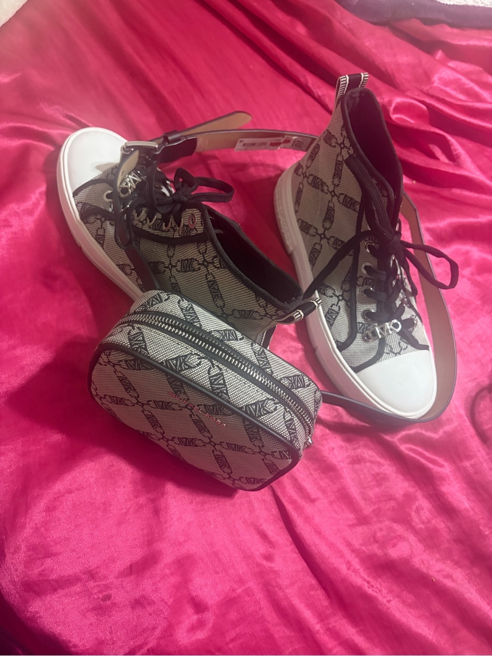 New Michael Kors High-Top Canvas Sneakers in Black and Cream - with matching bag - Picture 4 of 10